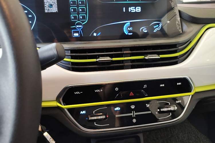 Used CHANGAN Benni E-Star 2020 Xinyue Edition Lithium Iron Phosphate (31.18 kWh) Audio And AC Panel