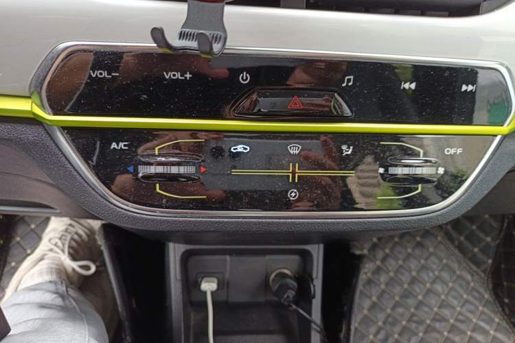 Used CHANGAN Benni E-Star 2020 Heart Edition Lithium Iron Phosphate (31.18 kWh) Audio And AC Panel