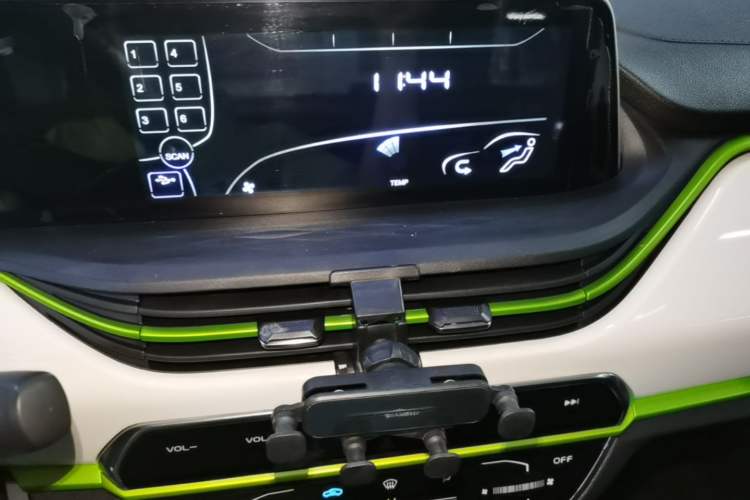Used CHANGAN Benni E-Star 2020 Heartbeat Edition NMC Lithium Audio And AC Panel