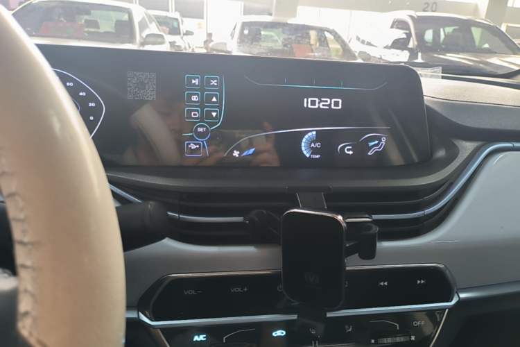 Used CHANGAN Benni E-Star 2020 Heart Edition Lithium Iron Phosphate (31.18 kWh) Audio And AC Panel