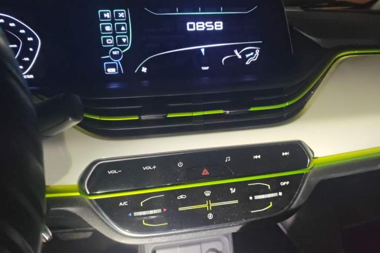 Used CHANGAN Benni E-Star 2020 Heartbeat Edition NMC Lithium Audio And AC Panel
