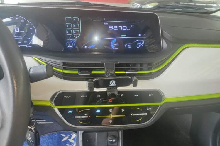 Used CHANGAN Benni E-Star 2020 Heart Edition Lithium Iron Phosphate (31.18 kWh) Audio And AC Panel