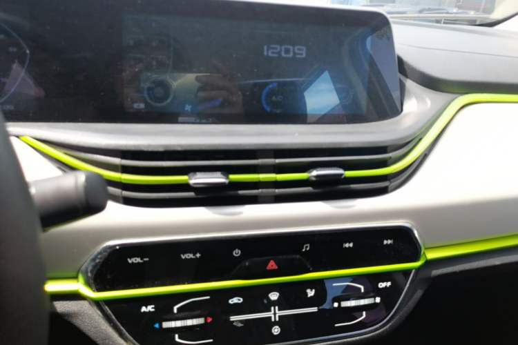 Used CHANGAN Benni E-Star 2020 Heartbeat Edition NMC Lithium Audio And AC Panel