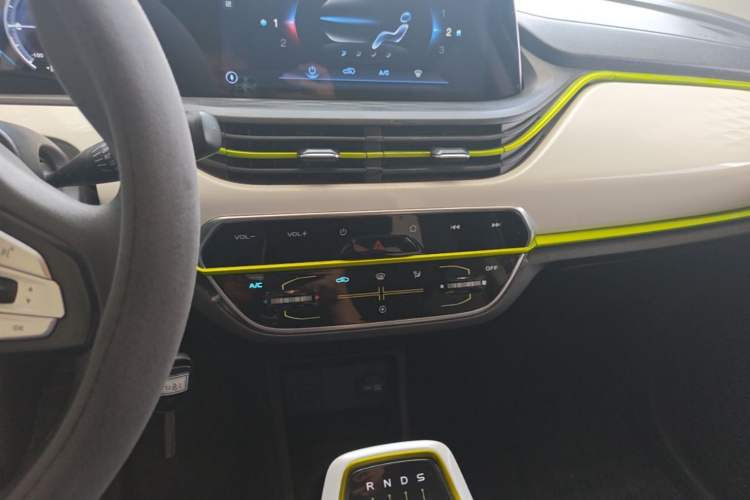 Used CHANGAN Benni E-Star 2020 Xinyue Edition Lithium Iron Phosphate (31.95 kWh) Audio And AC Panel
