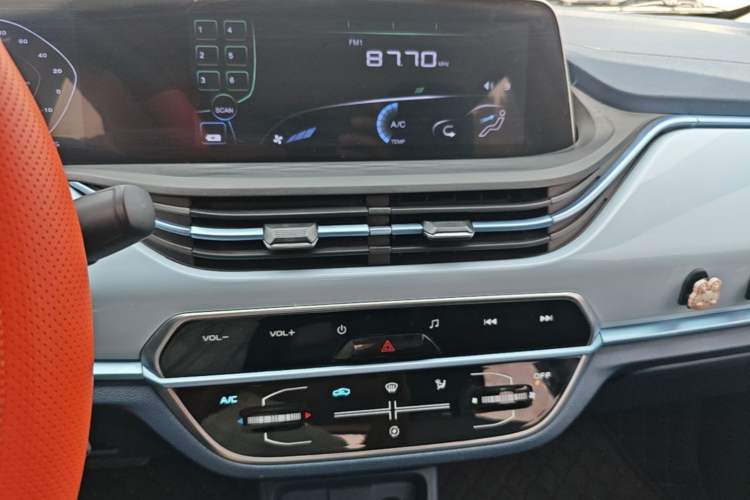 Used CHANGAN Benni E-Star 2020 Heart Edition Lithium Iron Phosphate (31.18 kWh) Audio And AC Panel
