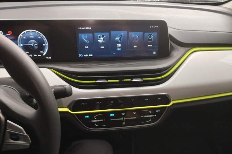 Used CHANGAN Benni E-Star 2020 Xinyue Edition Lithium Iron Phosphate (31.95 kWh) Audio And AC Panel