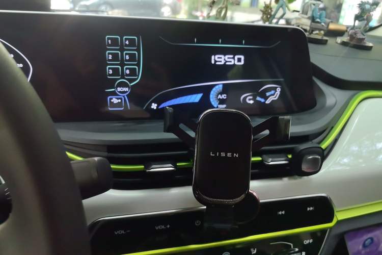 Used CHANGAN Benni E-Star 2020 Heartbeat Edition NMC Lithium Audio And AC Panel