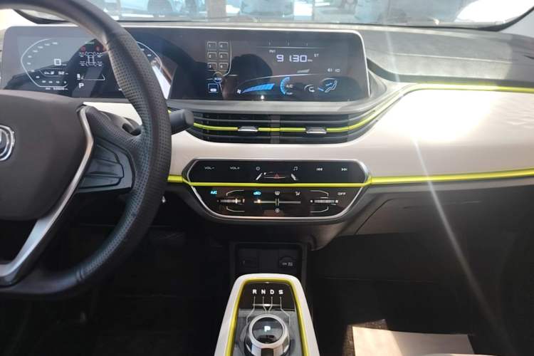 Used CHANGAN Benni E-Star 2020 Heartbeat Edition NMC Lithium Audio And AC Panel