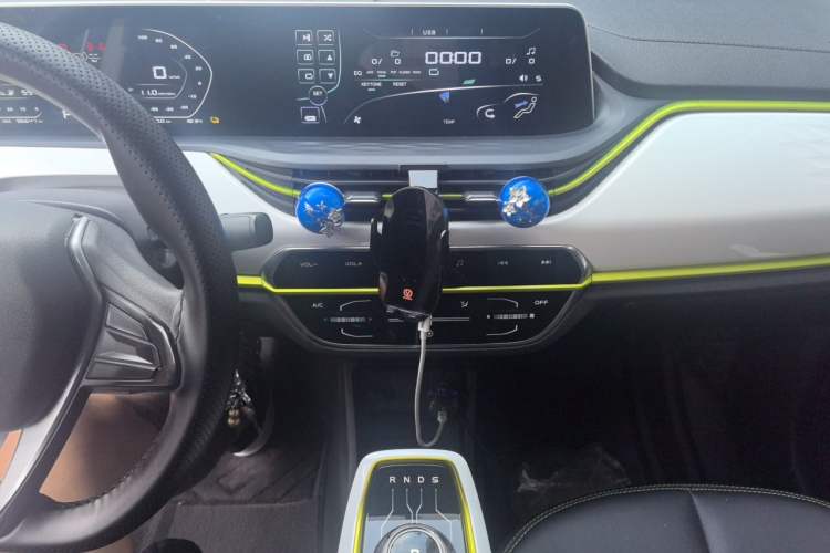 Used CHANGAN Benni E-Star 2020 Heartbeat Edition NMC Lithium Audio And AC Panel