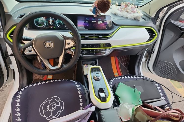Used CHANGAN Benni E-Star 2020 Xinyue Edition Lithium Iron Phosphate (31.18 kWh) Center Console