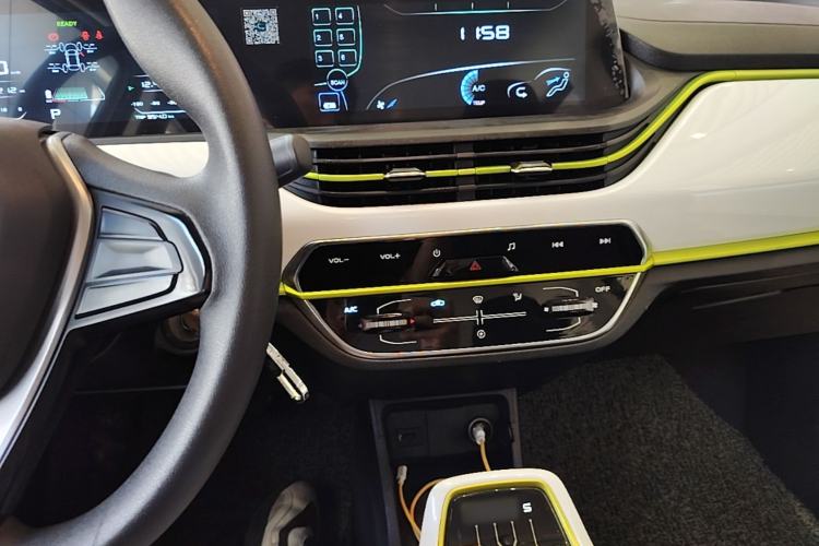Used CHANGAN Benni E-Star 2020 Xinyue Edition Lithium Iron Phosphate (31.18 kWh) Center Console