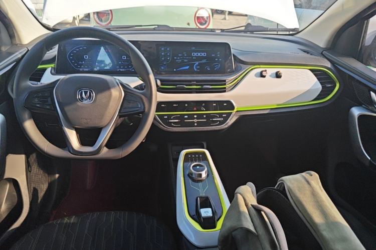Used CHANGAN Benni E-Star 2020 Xinyue Edition Lithium Iron Phosphate (31.18 kWh) Center Console