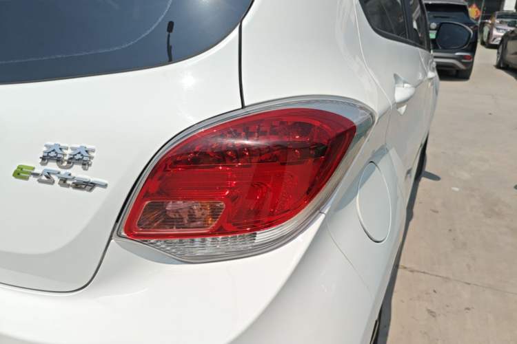 Used CHANGAN Benni E-Star 2020 Heart Edition Lithium Iron Phosphate (31.18 kWh) Exterior 3
