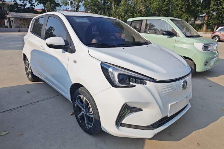 Used CHANGAN Benni E-Star 2020 Xinyue Edition Lithium Iron Phosphate (31.18 kWh) Front Right 45 Deg