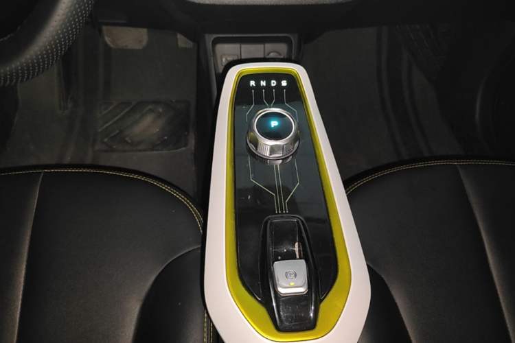 Used CHANGAN Benni E-Star 2020 Heartbeat Edition NMC Lithium Gear Lever