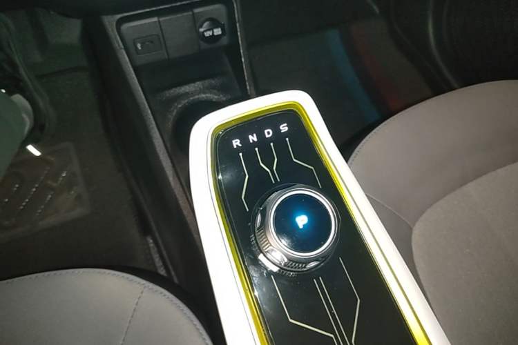Used CHANGAN Benni E-Star 2020 Xinyue Edition Lithium Iron Phosphate (31.18 kWh) Gear Lever