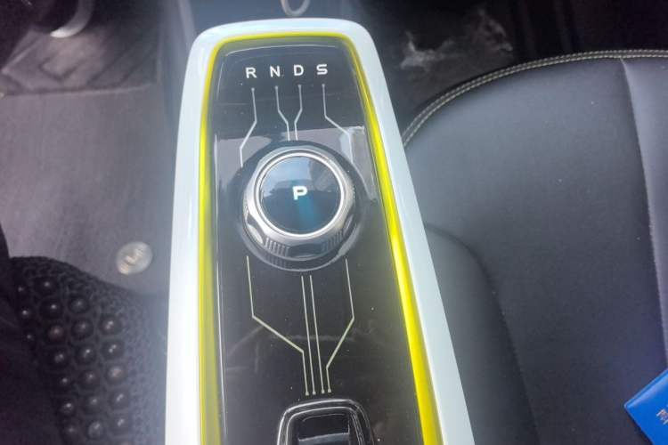 Used CHANGAN Benni E-Star 2020 Heartbeat Edition NMC Lithium Gear Lever