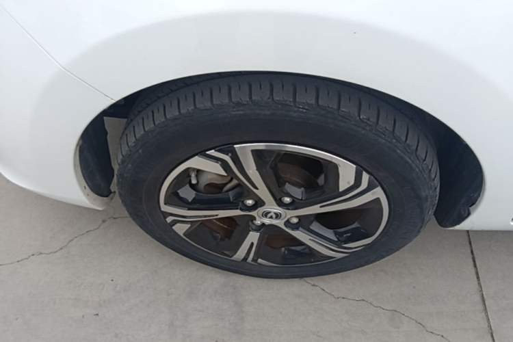 Used CHANGAN Benni E-Star 2020 Heartbeat Edition NMC Lithium Left Front Wheel Hub