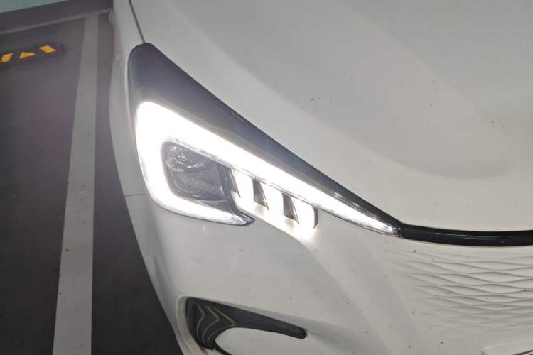 Used CHANGAN Benni E-Star 2020 Xinyue Edition Lithium-NMC Right Front Headlight