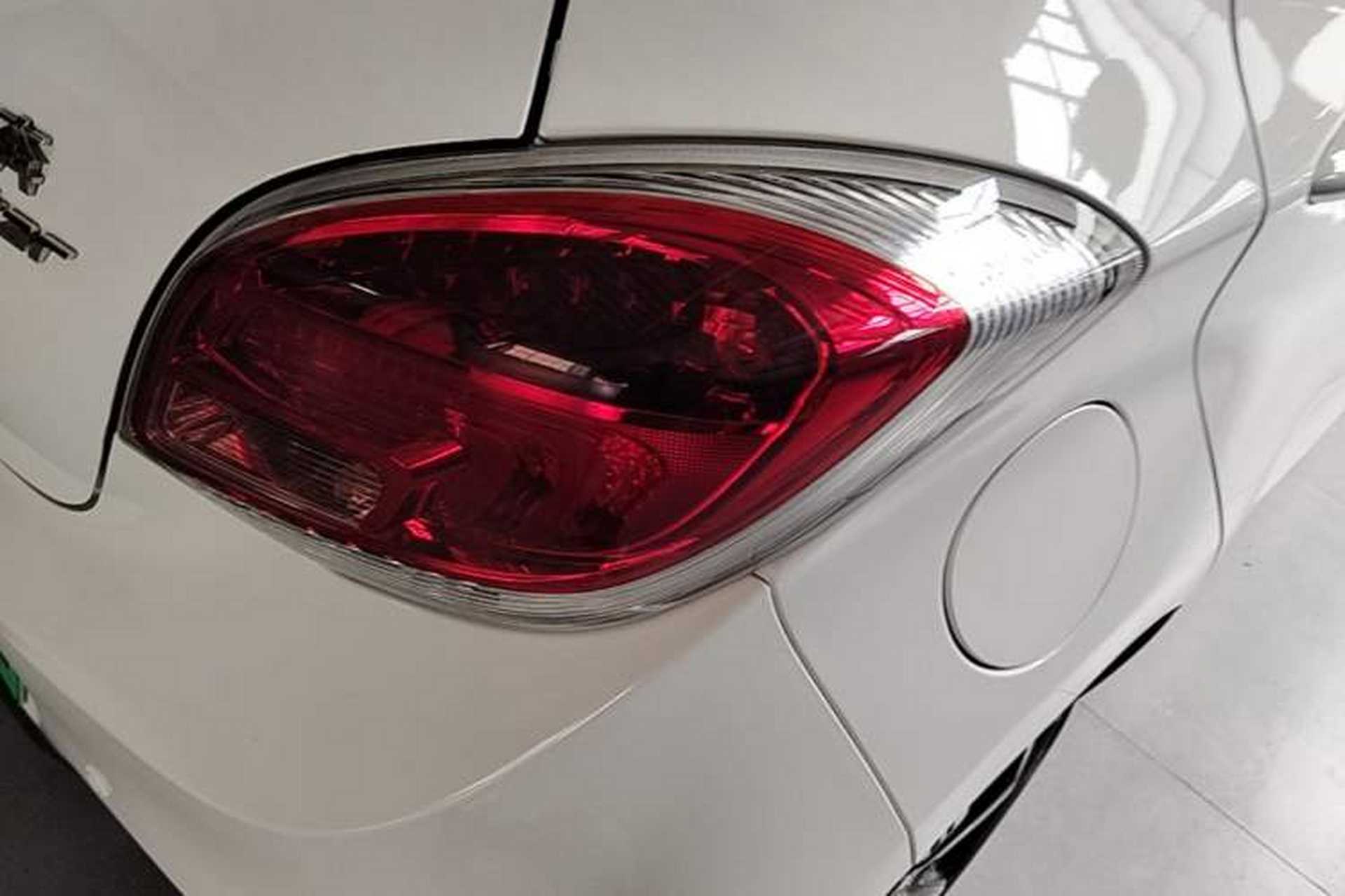 Used CHANGAN Benni E-Star 2020 Heartbeat Edition NMC Lithium Right Rear Taillight