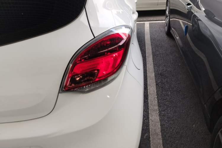 Used CHANGAN Benni E-Star 2020 Heartbeat Edition NMC Lithium Right Rear Taillight