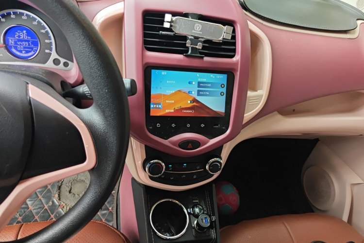 Used CHANGAN Benni E-Star 2021 National Edition Colorful Version Lithium Iron Phosphate (31.95 kWh) Audio And AC Panel