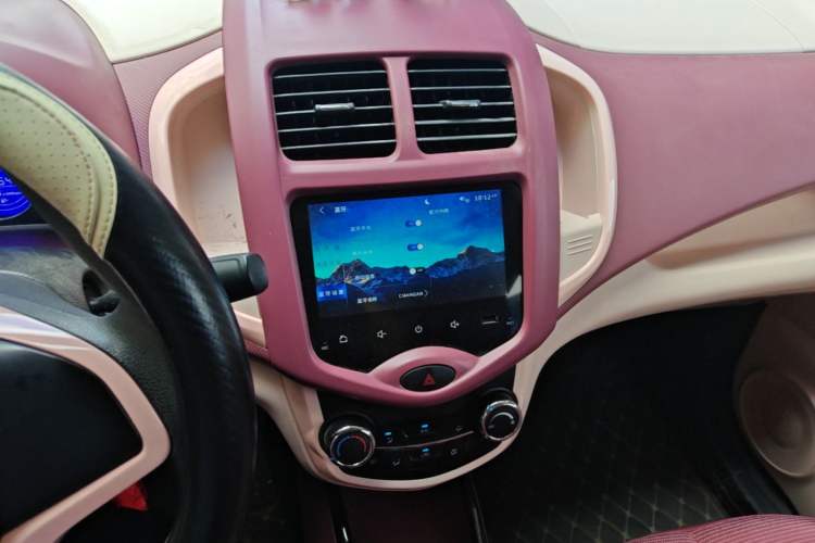 Used CHANGAN Benni E-Star 2021 National Edition Colorful Version Lithium Iron Phosphate (31.95 kWh) Audio And AC Panel