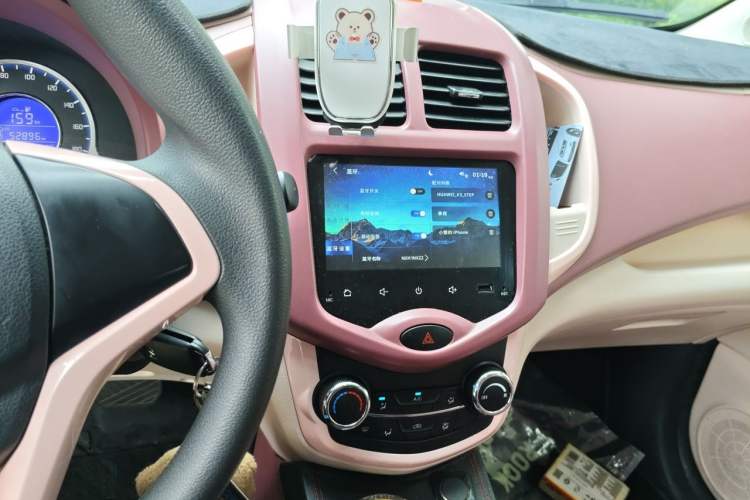 Used CHANGAN Benni E-Star 2021 National Edition Colorful Version Lithium Iron Phosphate (31.86 kWh) Audio And AC Panel