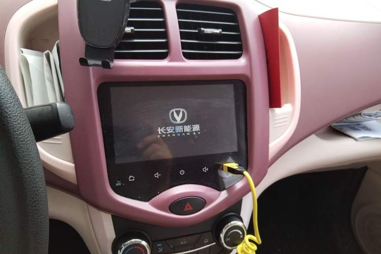 Used CHANGAN Benni E-Star 2021 National Edition Colorful Version Lithium Iron Phosphate (31.86 kWh) Audio And AC Panel