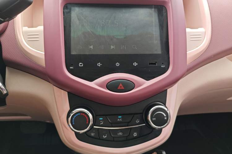 Used CHANGAN Benni E-Star 2021 National Edition Colorful Version Lithium Iron Phosphate (31.86 kWh) Audio And AC Panel
