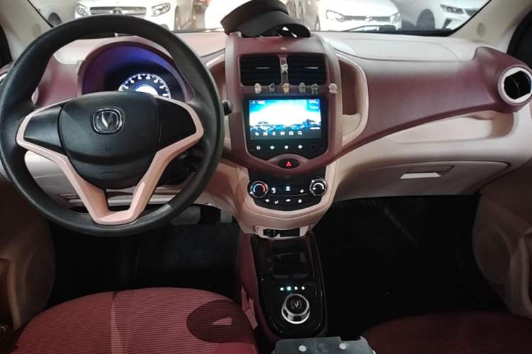 Used CHANGAN Benni E-Star 2021 National Edition Colorful Version Lithium Iron Phosphate (31.86 kWh) Audio And AC Panel