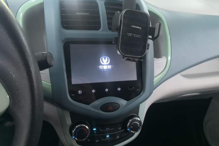 Used CHANGAN Benni E-Star 2021 National Edition Colorful Version Lithium Iron Phosphate (31.86 kWh) Audio And AC Panel