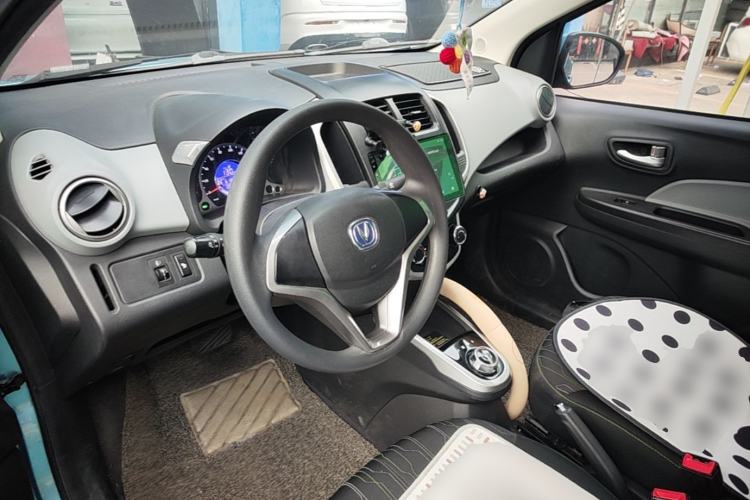 Used CHANGAN Benni E-Star 2021 National Edition Xin Yue Version (Fast-Charging Edition) Lithium Iron Phosphate (31.95 kWh) Center Console