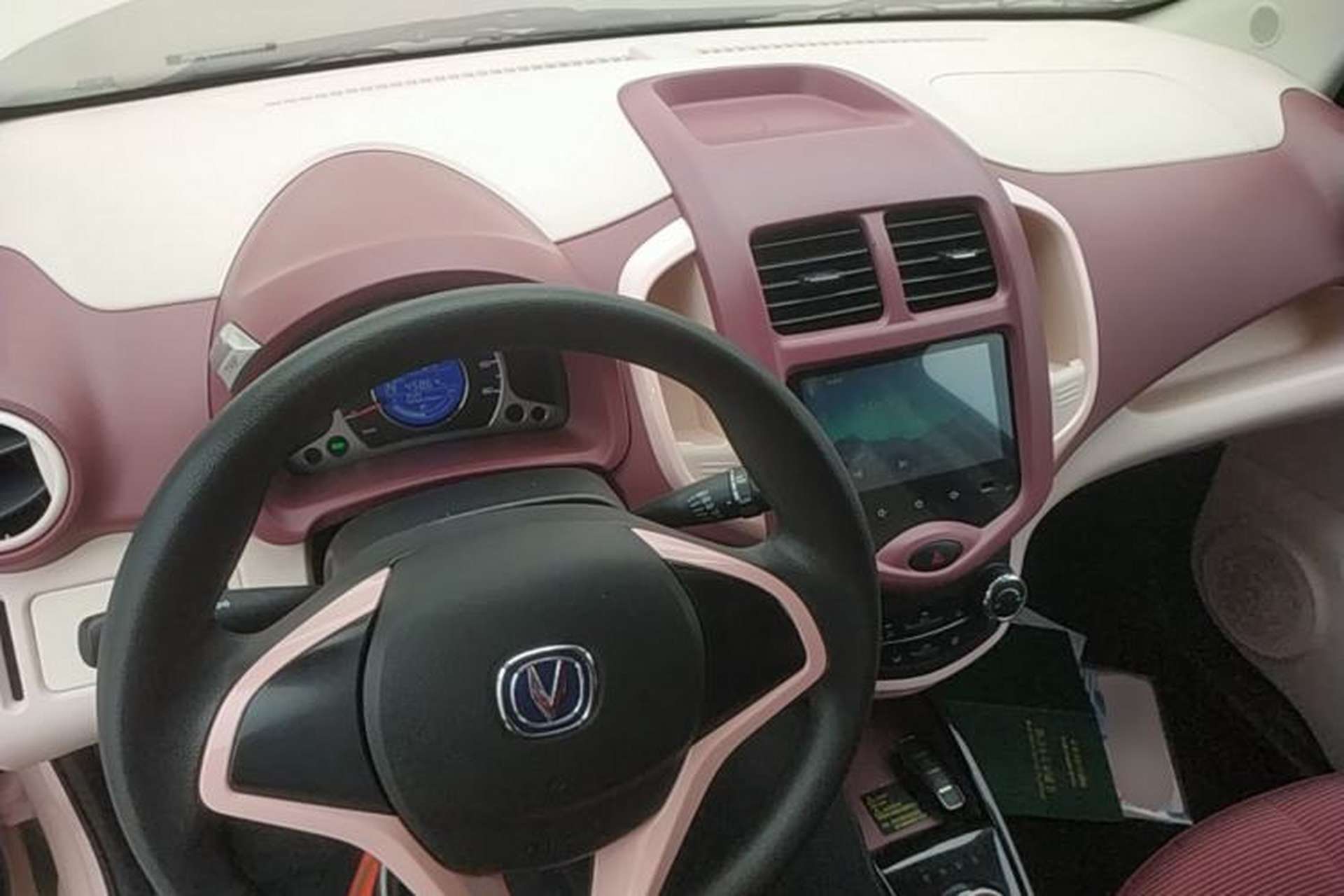 Used CHANGAN Benni E-Star 2021 National Edition Colorful Version Lithium Iron Phosphate (31.86 kWh) Center Console