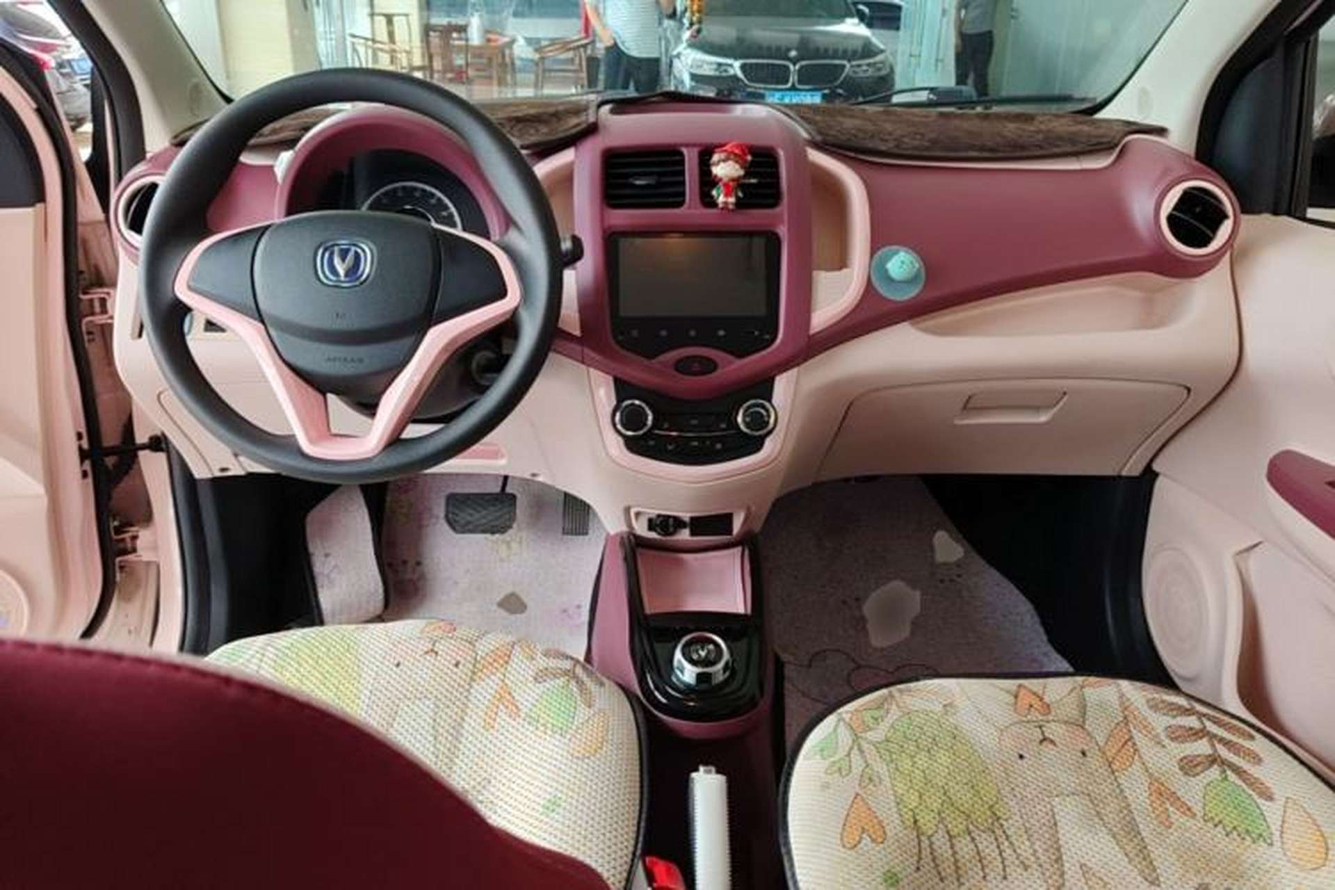 Used CHANGAN Benni E-Star 2021 National Edition Colorful Version Lithium Iron Phosphate (31.86 kWh) Center Console