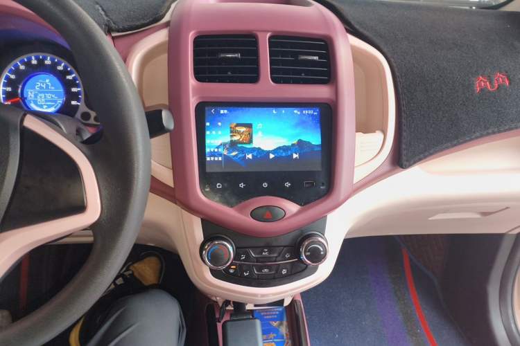 Used CHANGAN Benni E-Star 2021 National Edition Colorful Version Lithium Iron Phosphate (31.86 kWh) Audio And AC Panel
