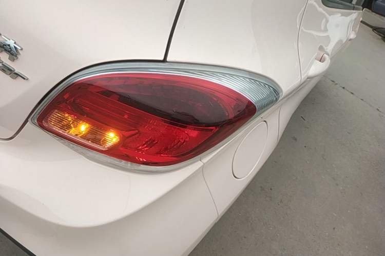 Used CHANGAN Benni E-Star 2021 National Edition Colorful Version Lithium Iron Phosphate (31.86 kWh) Exterior 3