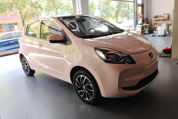 Used CHANGAN Benni E-Star 2021 National Edition Colorful Version Lithium Iron Phosphate (31.86 kWh) Front Right 45 Deg