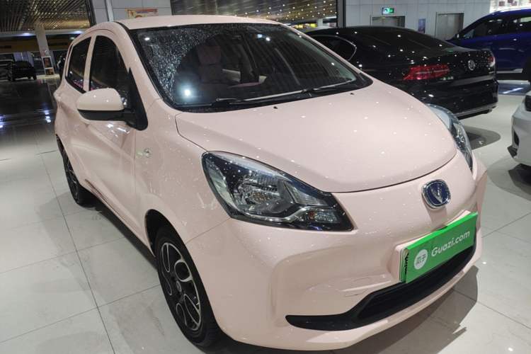 Used CHANGAN Benni E-Star 2021 National Edition Colorful Version Lithium Iron Phosphate (31.86 kWh) Front Right 45 Deg