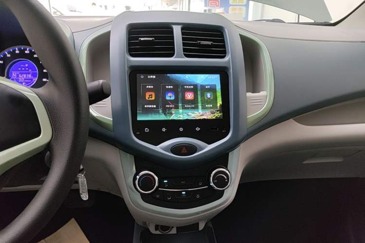 Used CHANGAN Benni E-Star 2021 National Edition Colorful Version Lithium Iron Phosphate (31.86 kWh) Audio And AC Panel