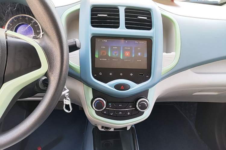 Used CHANGAN Benni E-Star 2021 National Edition Colorful Version Lithium Iron Phosphate (31.86 kWh) Audio And AC Panel