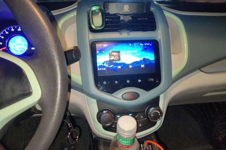 Used CHANGAN Benni E-Star 2021 National Edition Colorful Version Lithium Iron Phosphate (31.95 kWh) Audio And AC Panel