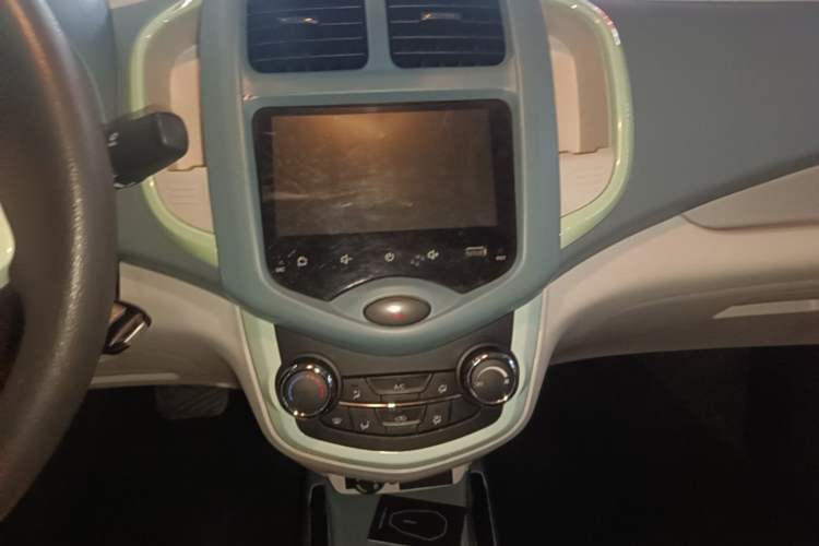 Used CHANGAN Benni E-Star 2021 National Edition Xin Yue Version Lithium-Ion Battery Audio And AC Panel