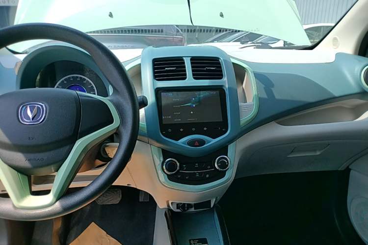 Used CHANGAN Benni E-Star 2021 National Edition Colorful Version Lithium Iron Phosphate (31.18 kWh) Audio And AC Panel