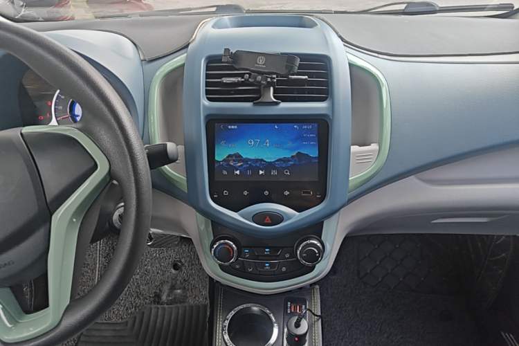 Used CHANGAN Benni E-Star 2021 National Edition Colorful Version Lithium Iron Phosphate (31.95 kWh) Audio And AC Panel