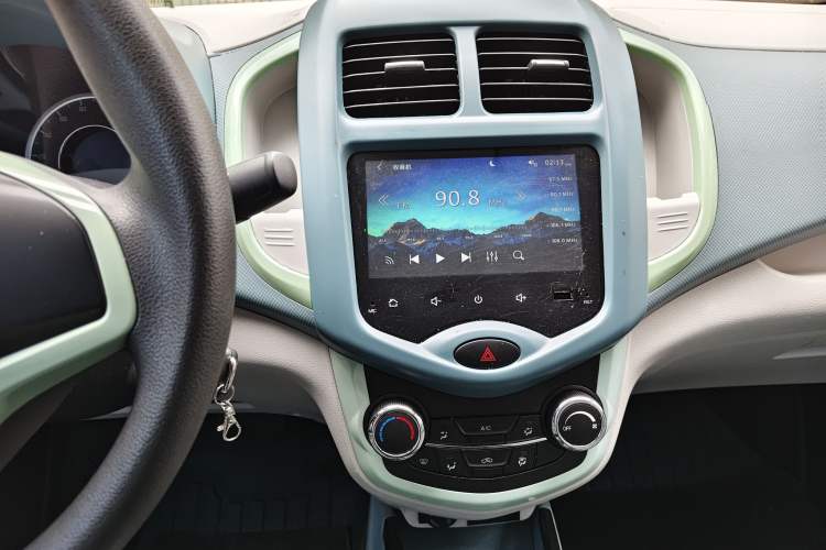 Used CHANGAN Benni E-Star 2021 National Edition Colorful Version Lithium Iron Phosphate (31.86 kWh) Audio And AC Panel