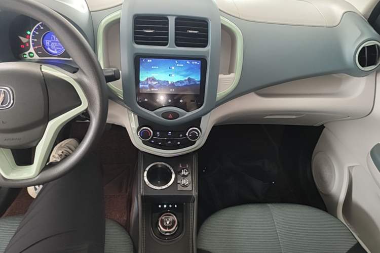 Used CHANGAN Benni E-Star 2021 National Edition Colorful Version Lithium Iron Phosphate (31.86 kWh) Audio And AC Panel