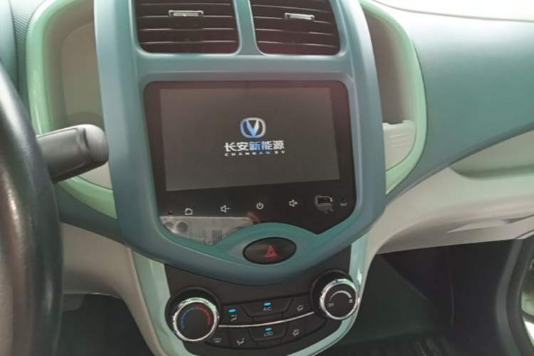 Used CHANGAN Benni E-Star 2021 National Edition Colorful Version Lithium Iron Phosphate (31.86 kWh) Audio And AC Panel