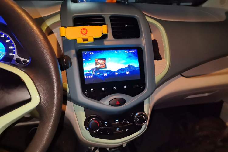 Used CHANGAN Benni E-Star 2021 National Edition Colorful Version Lithium Iron Phosphate (31.95 kWh) Audio And AC Panel