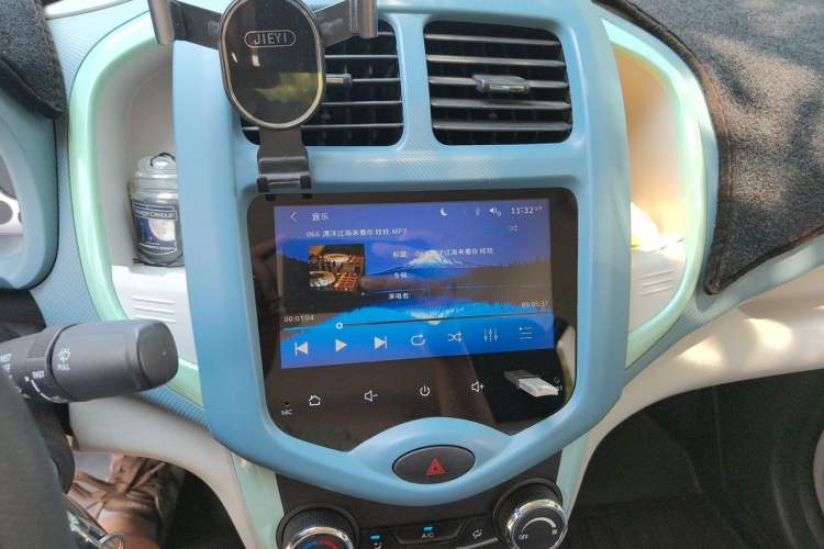 Used CHANGAN Benni E-Star 2021 National Edition Colorful Version Lithium Iron Phosphate (31.86 kWh) Audio And AC Panel